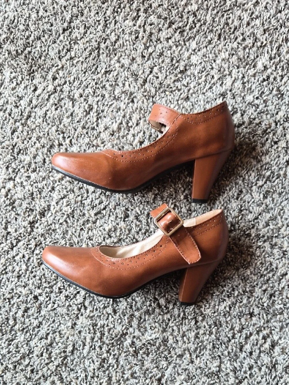 Classic Mary Jane Heels in Brown Size 6.5 (37)